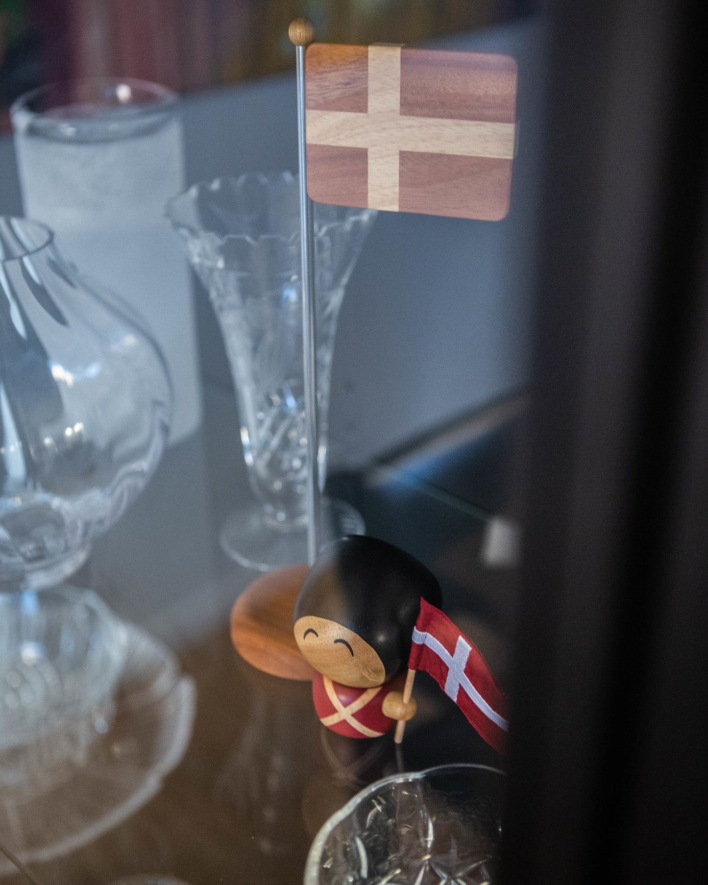 
                  
                    Frederik - garder med flag og bordflaget
                  
                